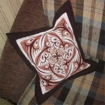 Подушка с орнаментом